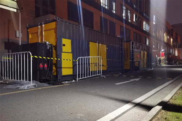 埇桥柴油发电机组的输出电压是如何调节的？