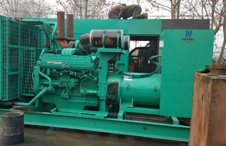 埇桥发电机组如何判断水冷式机油散热器内部是否需要清洗？